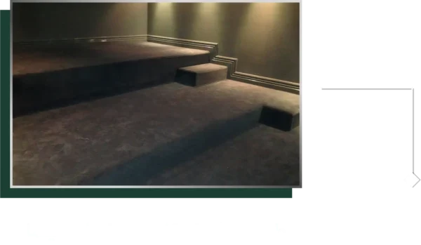 فرش و موکت سینمایی با بهترین کیفیت که در راهروهای سالن سینما استفاده شده